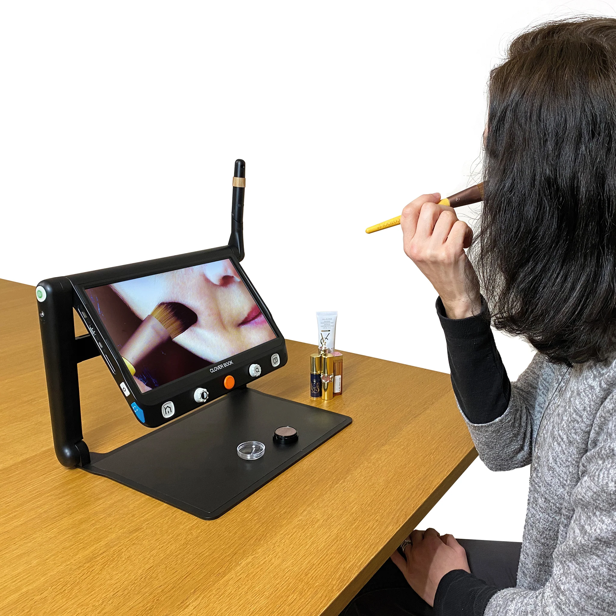 CloverBook Plus portable electronic magnifier - Image 3