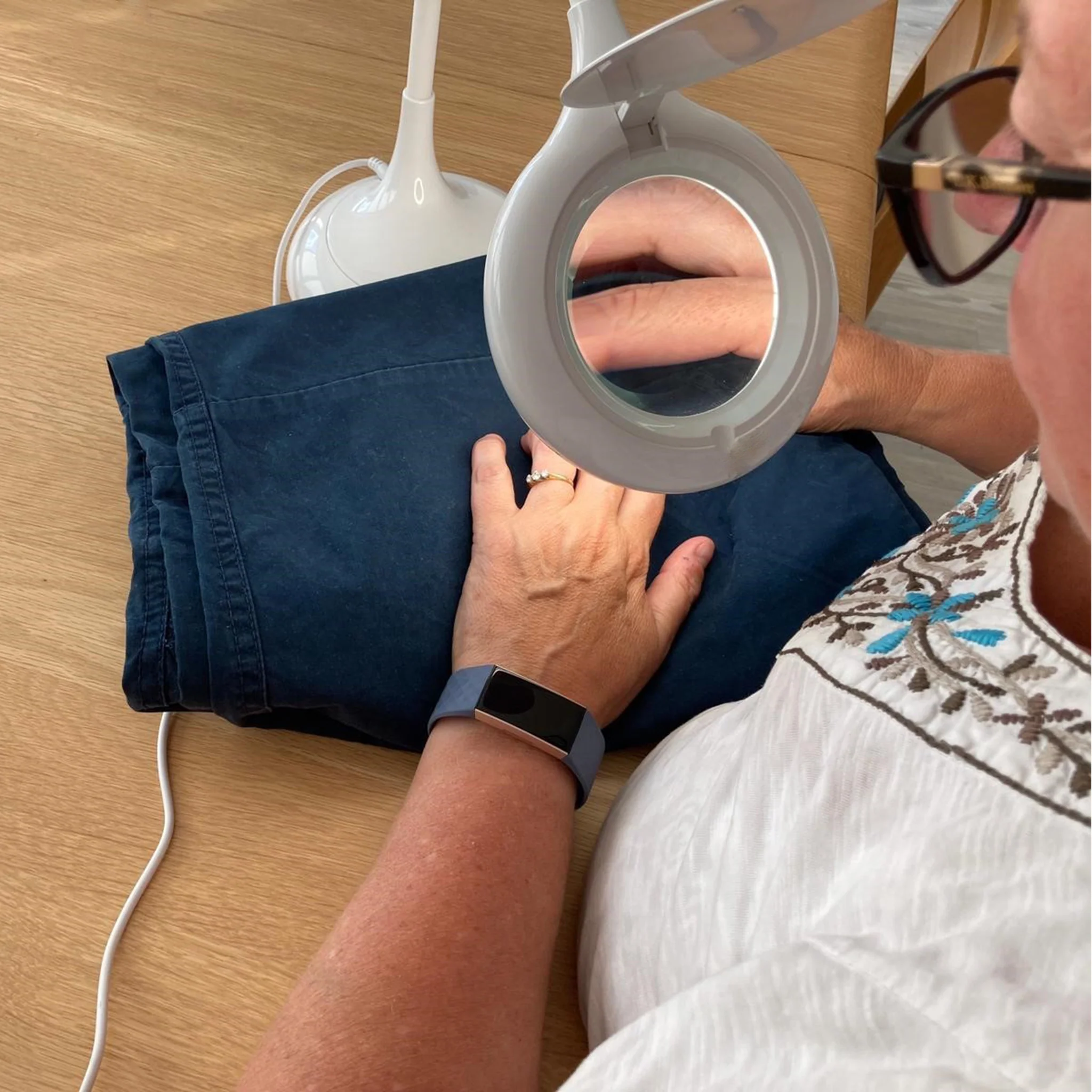 LED Desk Magnifier Lamp 3x - Image 4