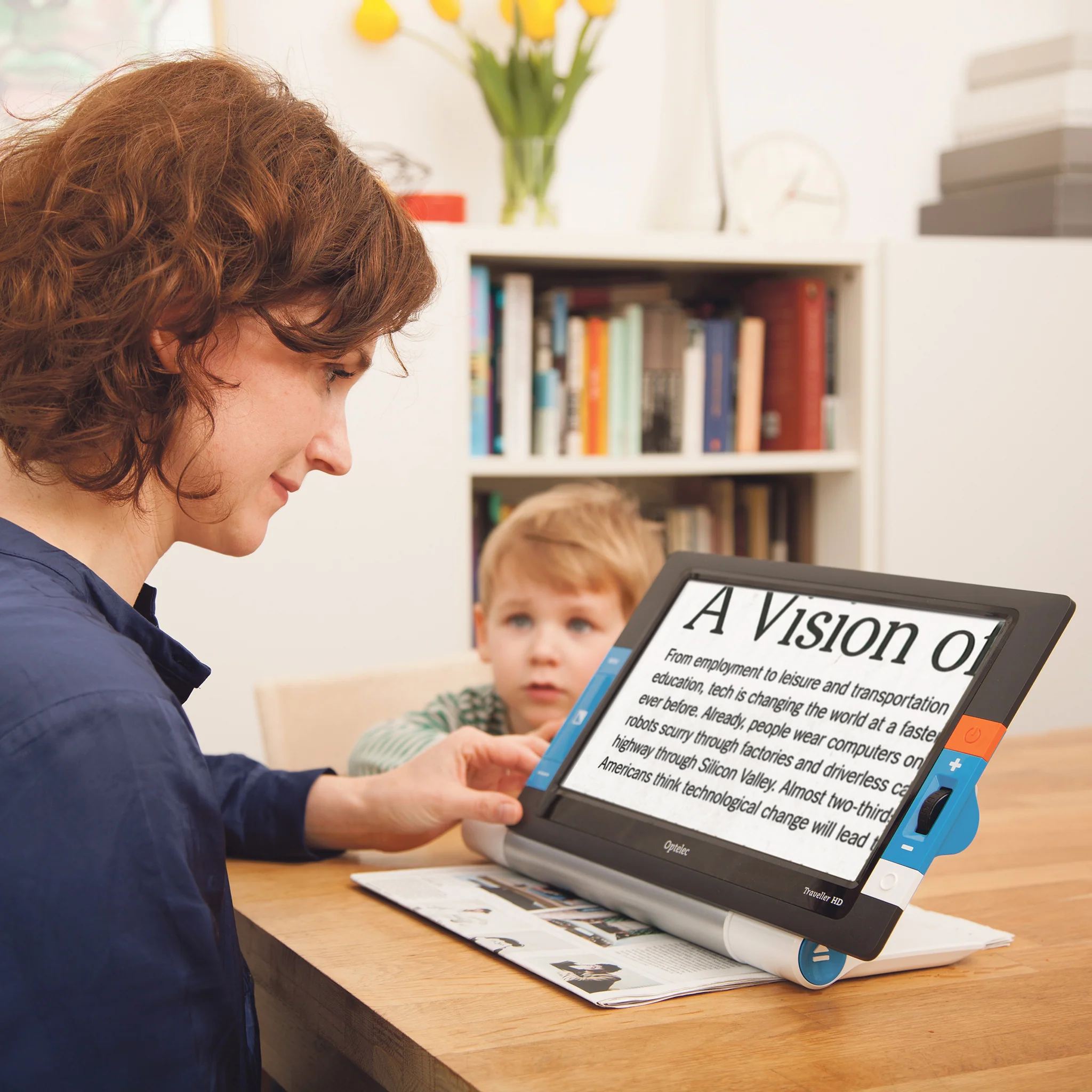 Traveller HD 13.3 inch portable video electronic magnifier - Image 4